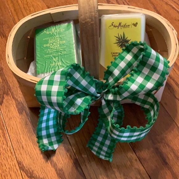 Gift Basket with soaps - Picture 1 of 4